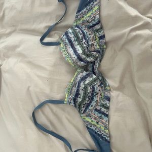 Pink Victoria’s Secret bra